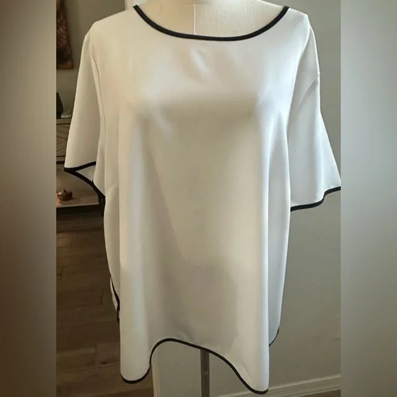 Forever 21 White Bell Sleeve Boxy Top - Picture 1 of 5